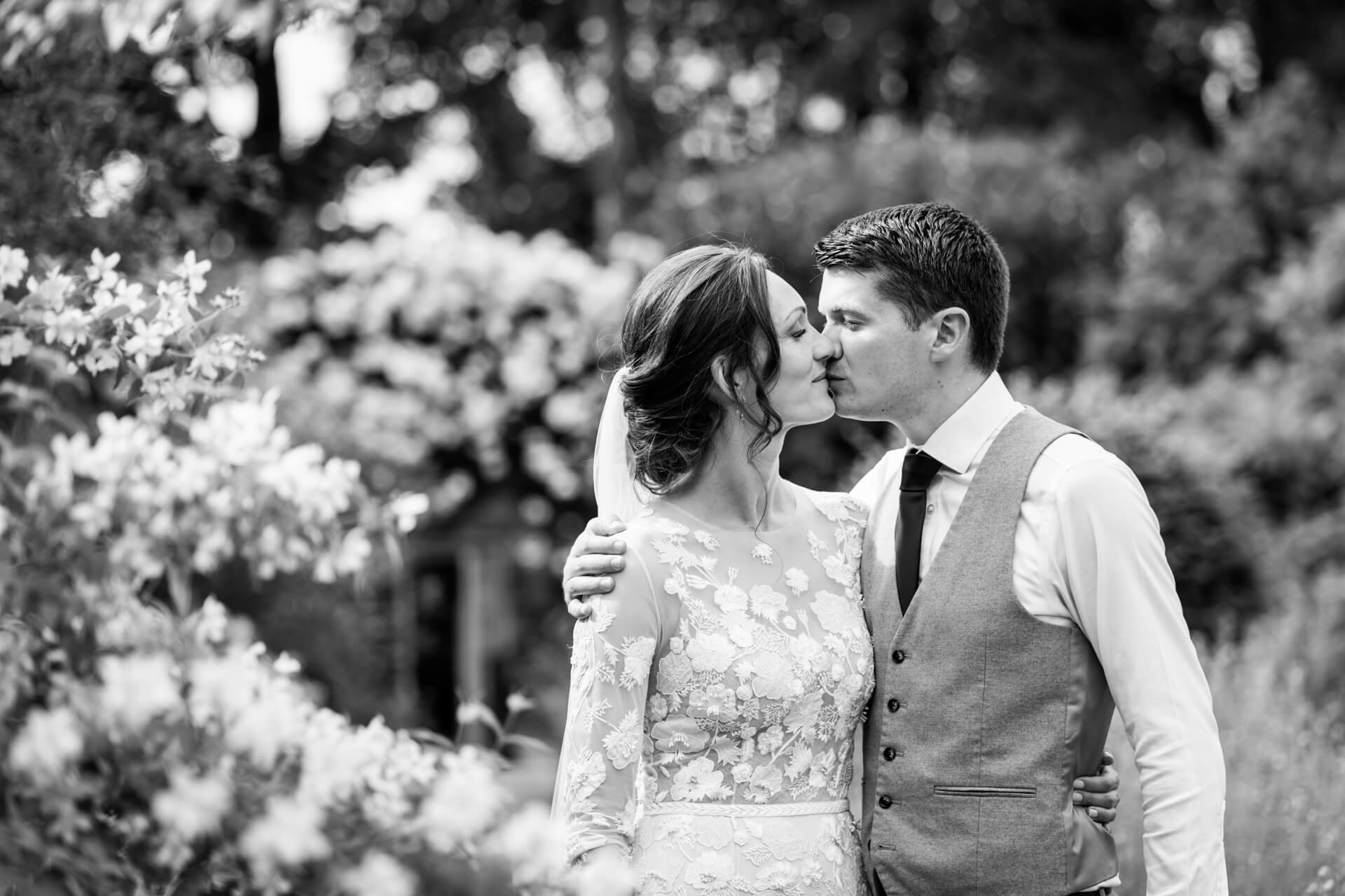 wedding couple kissing